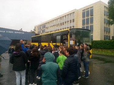 Séance de sensibilisation à la sécurité dans les transports scolaires